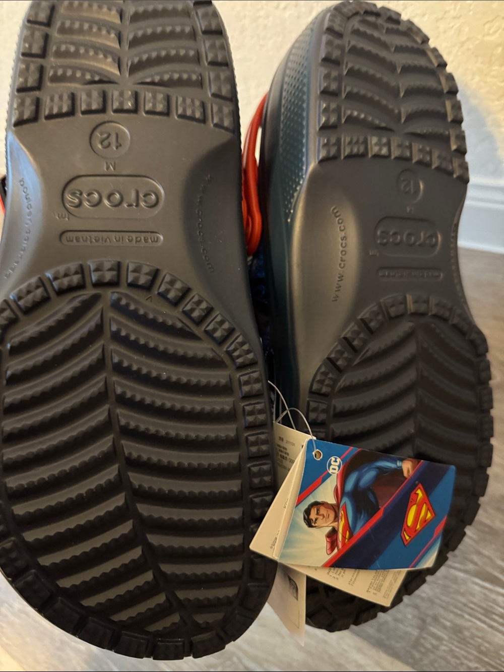CROCS Blue Superman Clog with Red Strap new authentic - Picture 3 of 6